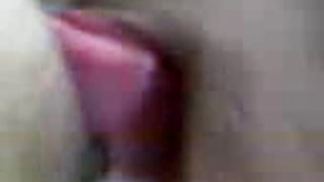 Якість HD :  Приголомшлива блондинка відео прно Аннет Шварц показує свою круглу попку, перш ніж зробити мінет Відео для дорослих 