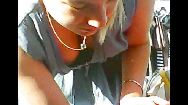 Якість HD :  Збуджена блондиночка їсть голену кицьку молодий шлюшки брюнетки дивитись порно відео Відео для дорослих 